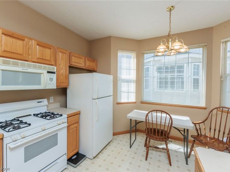 18608 Southporte Drive, Strongsville, OH 44136 Photo 10