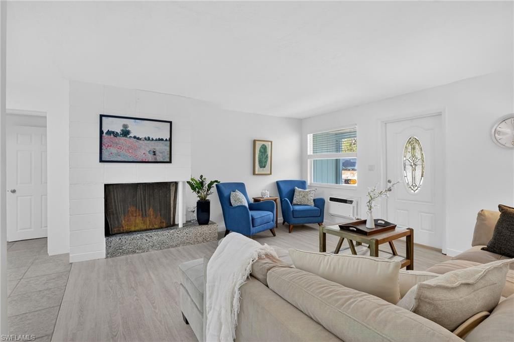 1189 6th Ln N, Naples, FL 34102 Photo