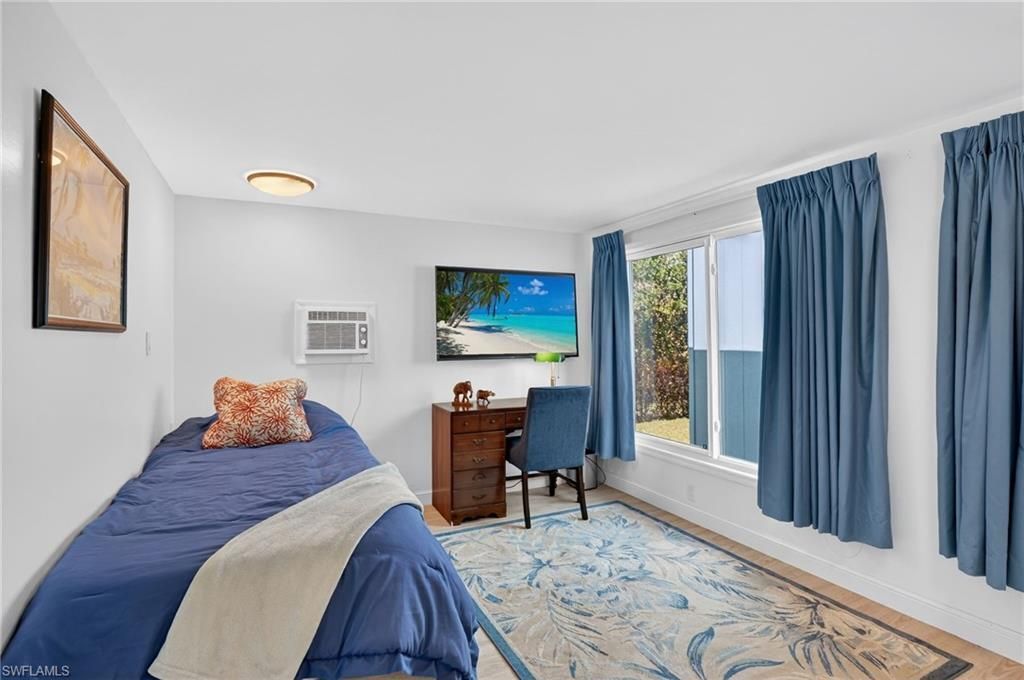 1189 6th Ln N, Naples, FL 34102 Photo