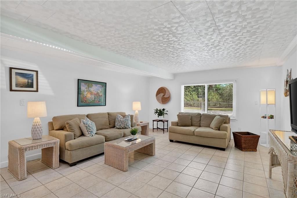 1189 6th Ln N, Naples, FL 34102 Photo