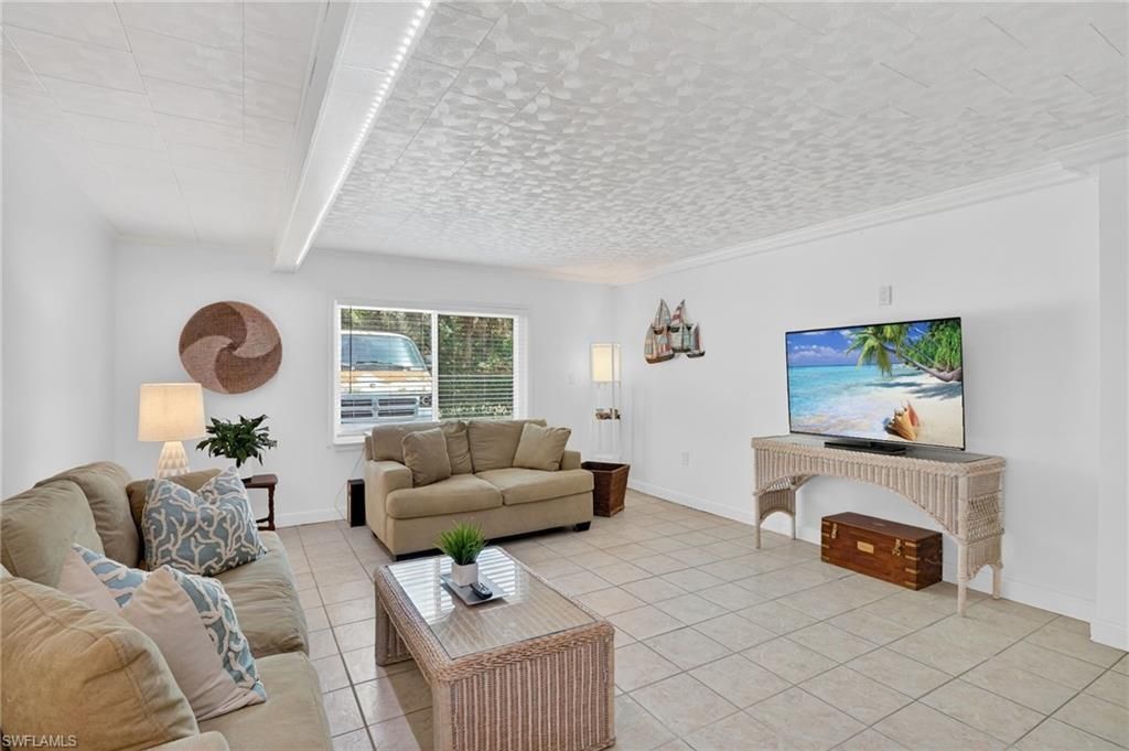 1189 6th Ln N, Naples, FL 34102 Photo