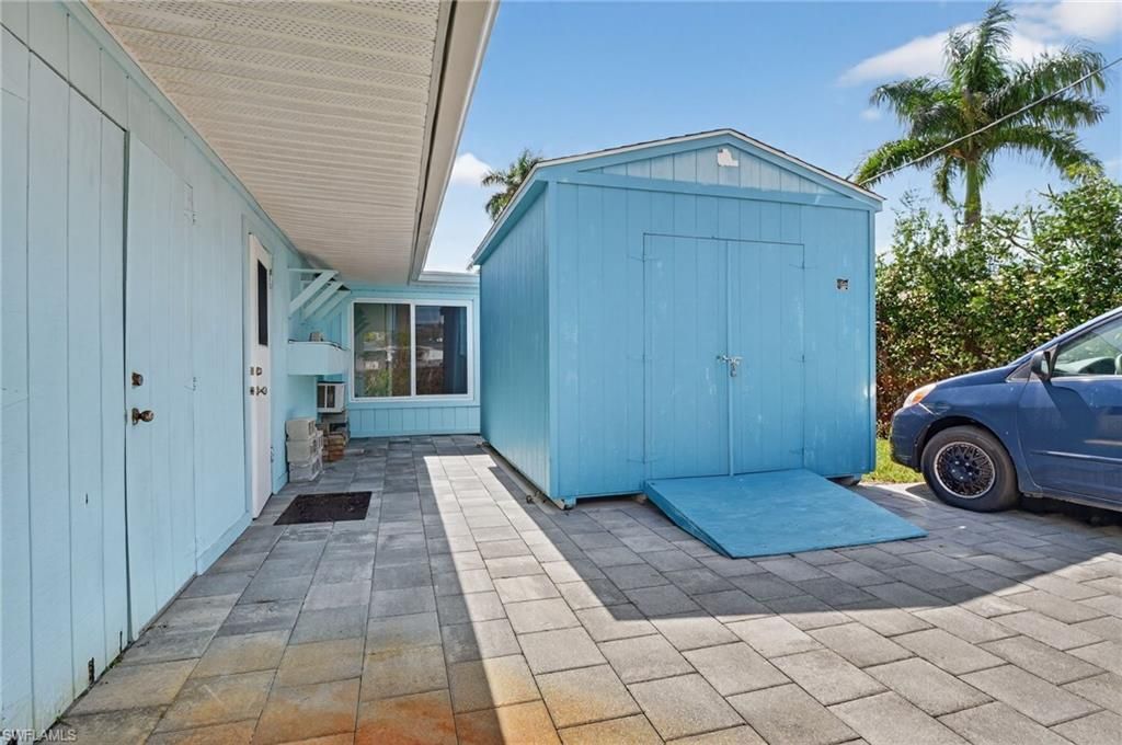 1189 6th Ln N, Naples, FL 34102 Photo