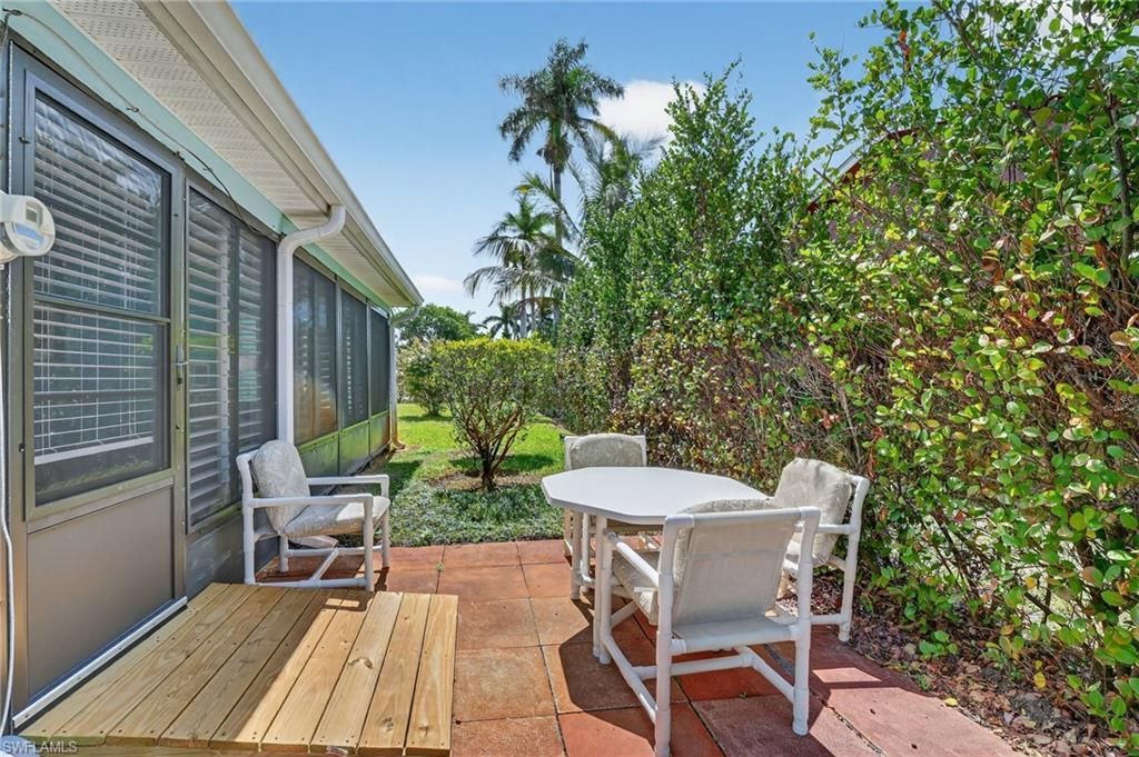 1189 6th Ln N, Naples, FL 34102 Photo