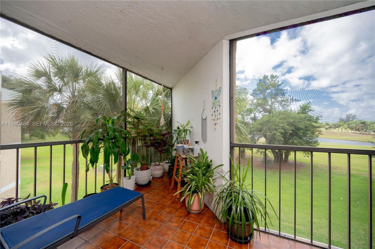 16400 Golf Club Rd , Unit 305, Weston, FL 33326 Photo