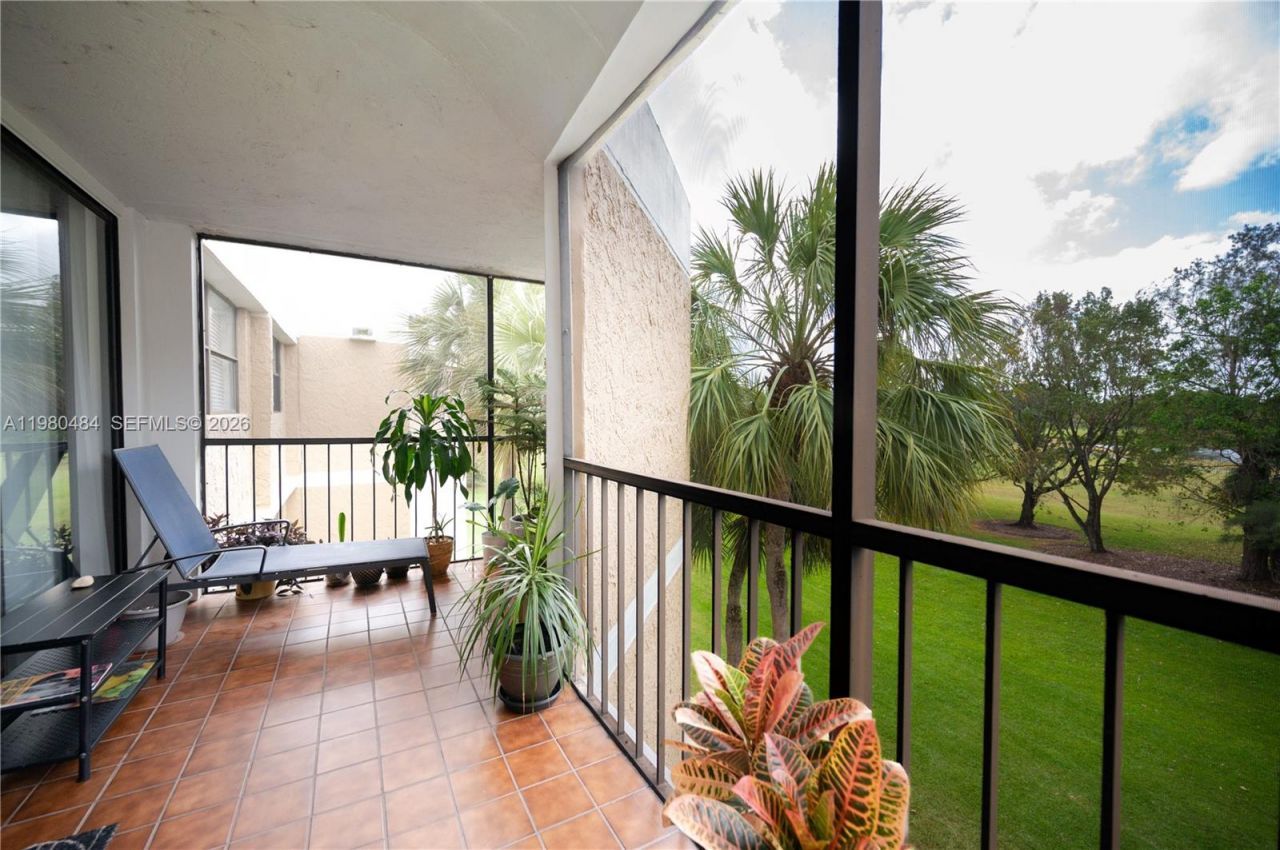 16400 Golf Club Rd , Unit 305, Weston, FL 33326 Photo