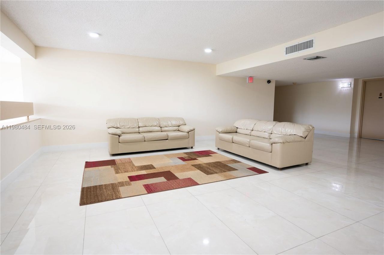 16400 Golf Club Rd , Unit 305, Weston, FL 33326 Photo