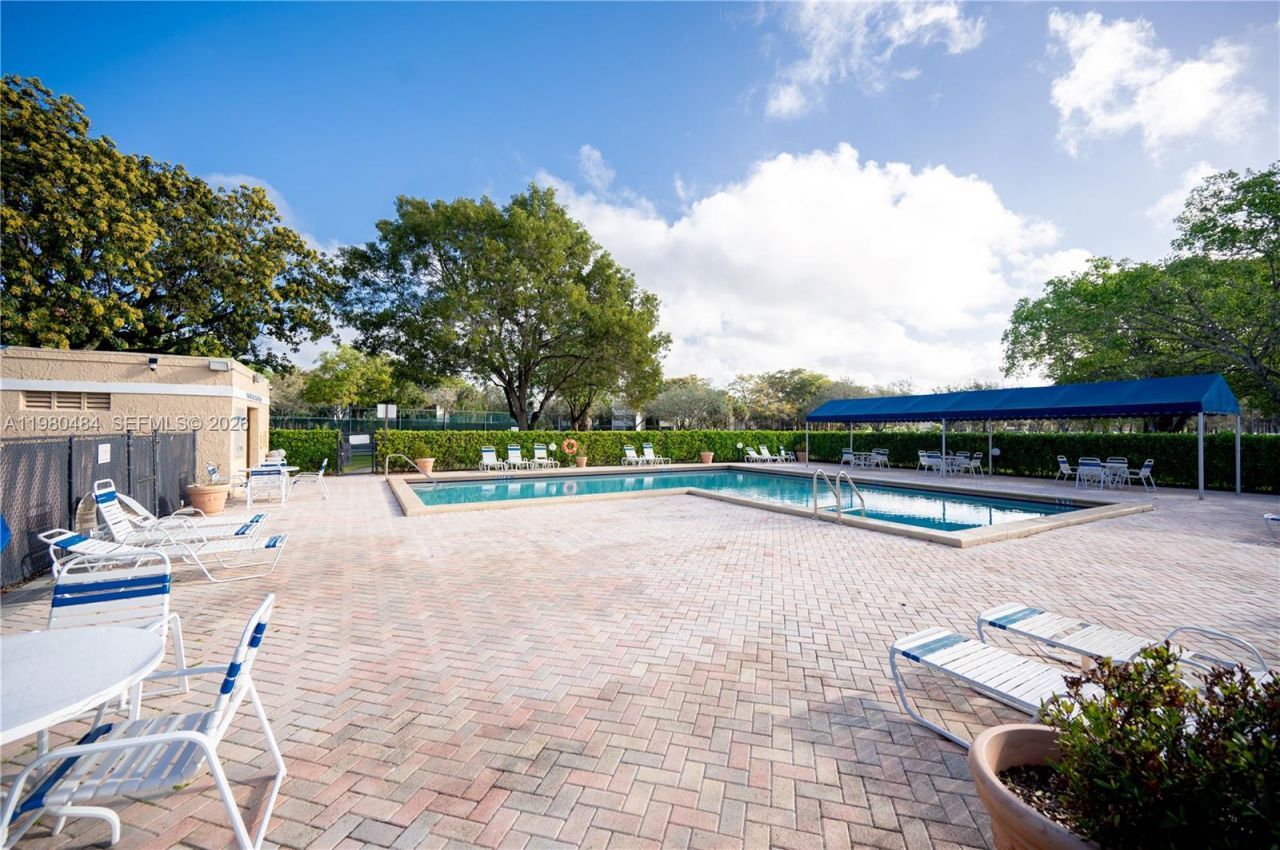 16400 Golf Club Rd , Unit 305, Weston, FL 33326 Photo