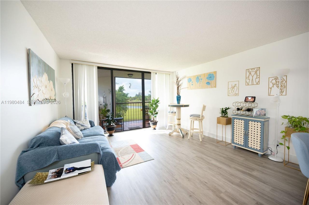 16400 Golf Club Rd , Unit 305, Weston, FL 33326 Photo