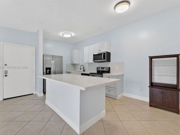 819 NE 199th St, Unit 6-206, Miami, FL 33179