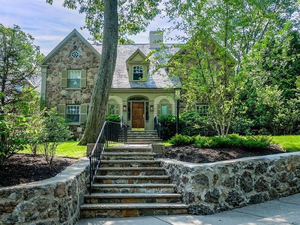 10 Hallwood Rd, Brookline, MA 02467