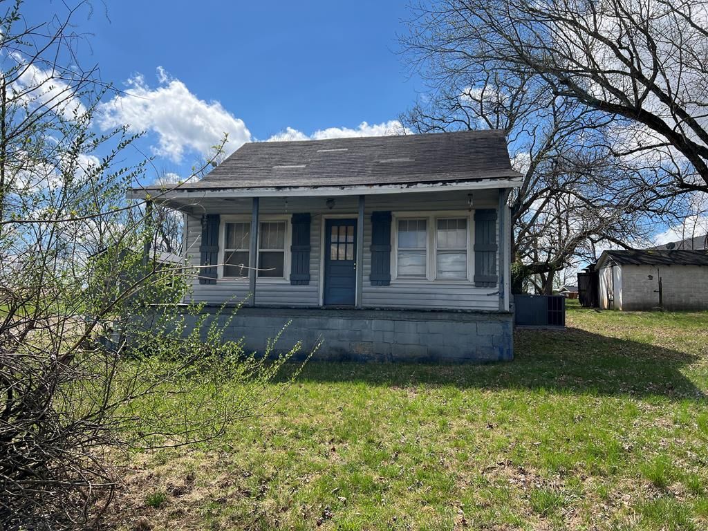 627 Roosevelt Drive, Sparta, TN 38583 Main Photo