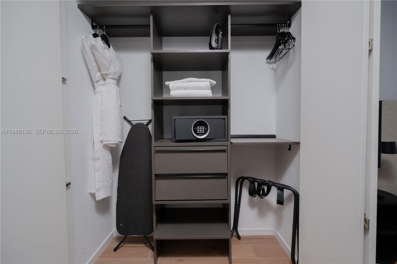 398 NE 5th St, Unit 2517, Miami, FL 33132 Photo