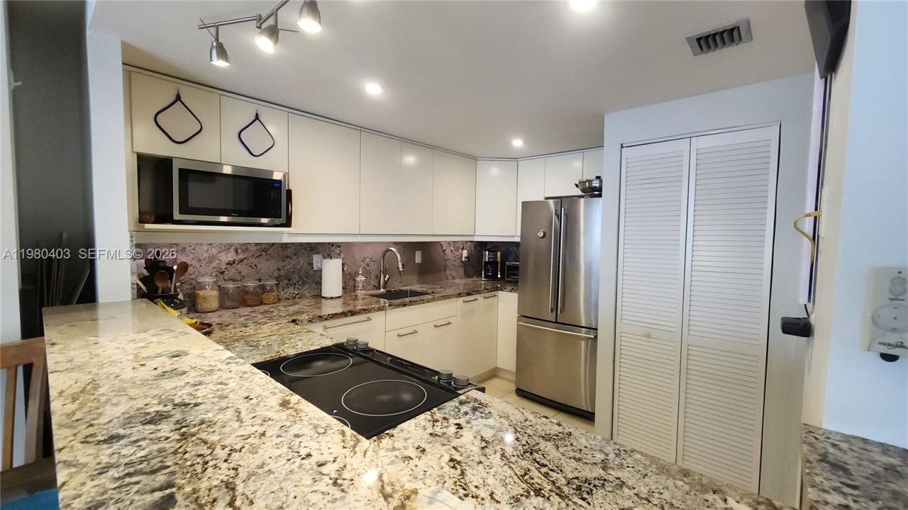 1901 Brickell Ave, Unit B1407, Miami, FL 33129 Photo