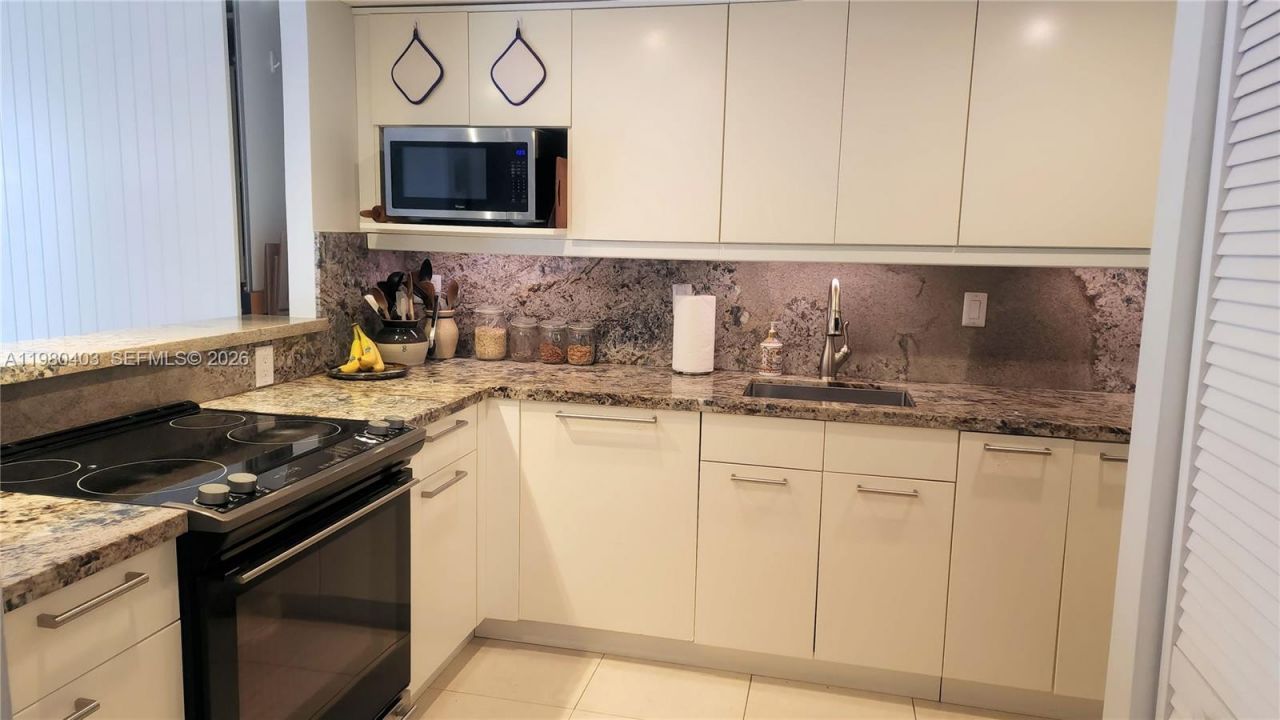 1901 Brickell Ave, Unit B1407, Miami, FL 33129 Photo