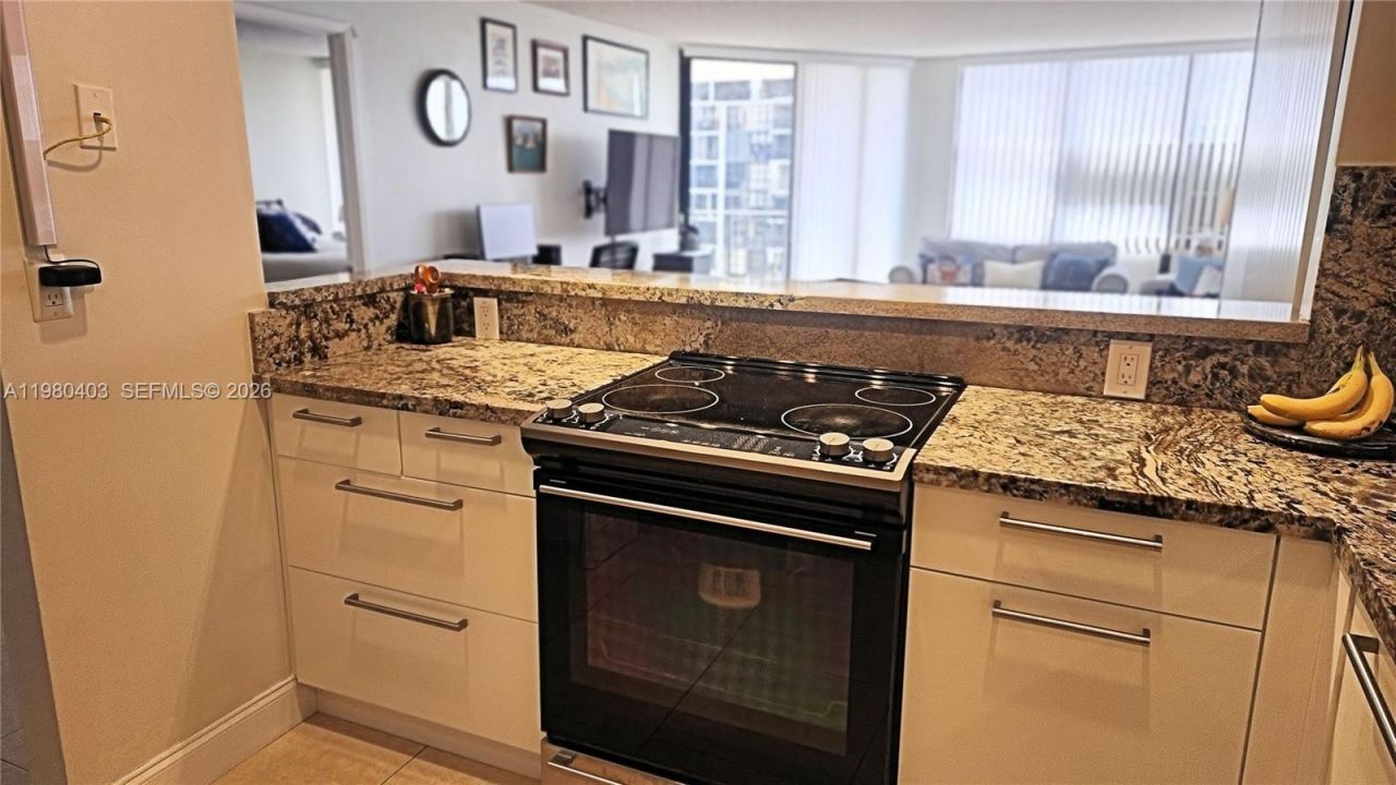 1901 Brickell Ave, Unit B1407, Miami, FL 33129 Photo