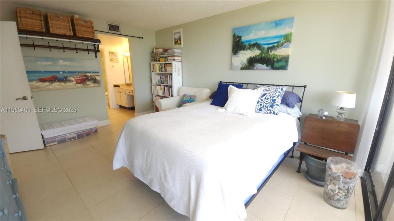 1901 Brickell Ave, Unit B1407, Miami, FL 33129 Photo
