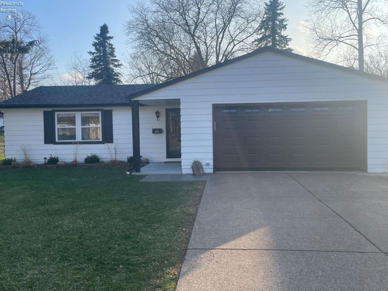 323 Portland Drive, Huron, OH 44839 Photo 1