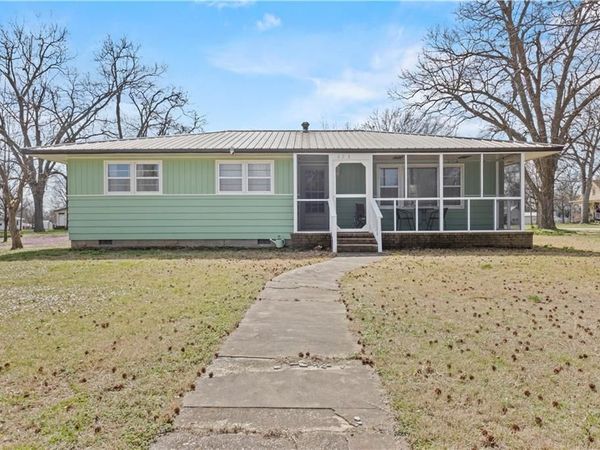 628 Maple Street, Chetopa, KS 67336