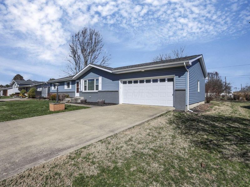 130 Gregory Drive , Newark, OH 43055 Photo 2