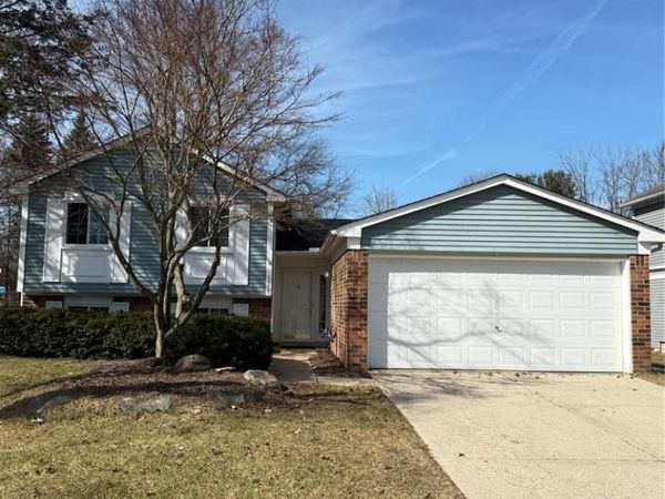 1477 Rue Deauville Boulevard, Ypsilanti Twp, MI 48198