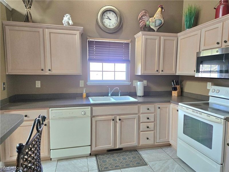 1470 Camden Ridge Boulevard , Unit 42, Green, OH 44312 Photo 9