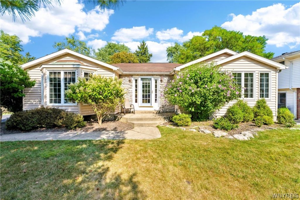 207 N Harvest Street, Buffalo, NY 14221 Main Photo