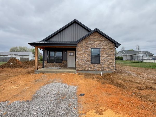 169 Edgewood Dr , Hohenwald, TN 38462