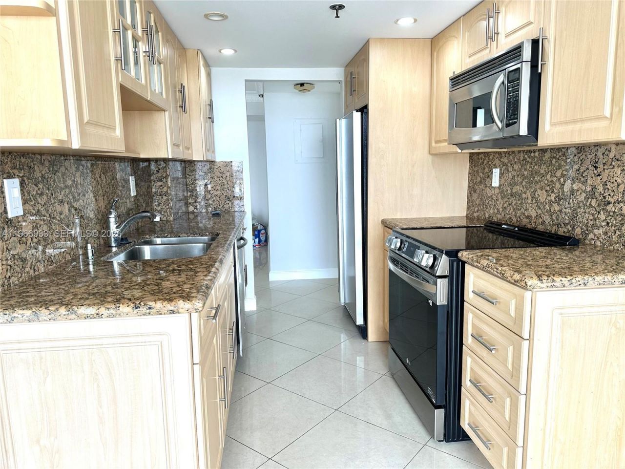 210 174th St , Unit 2411, Sunny Isles Beach, FL 33160 Photo