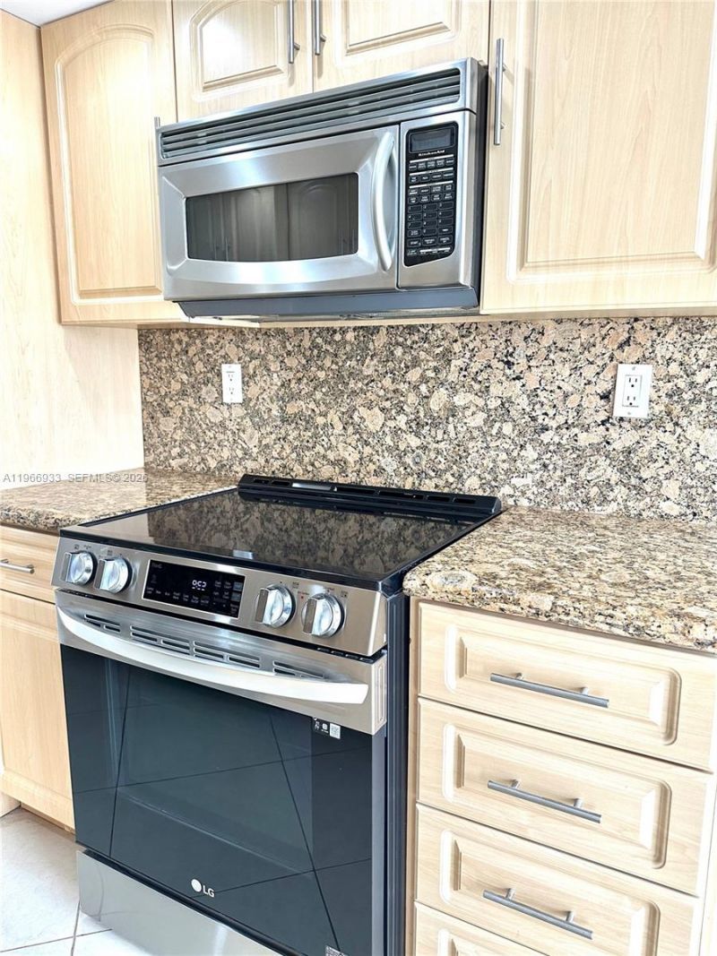 210 174th St , Unit 2411, Sunny Isles Beach, FL 33160 Photo