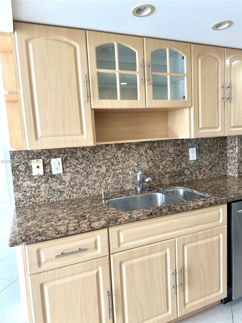 210 174th St , Unit 2411, Sunny Isles Beach, FL 33160 Photo