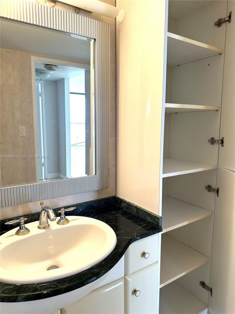 210 174th St , Unit 2411, Sunny Isles Beach, FL 33160 Photo