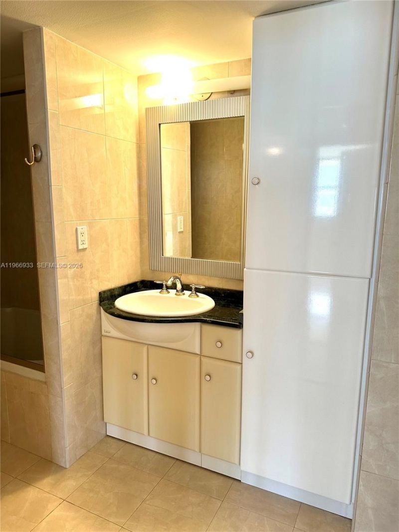 210 174th St , Unit 2411, Sunny Isles Beach, FL 33160 Photo