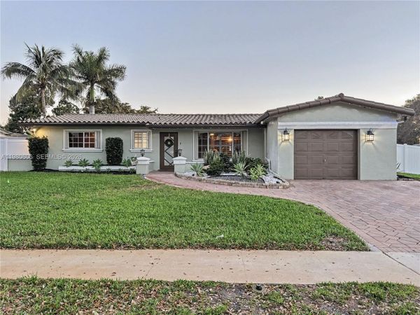 11040 NW 22nd St , Pembroke Pines, FL 33026