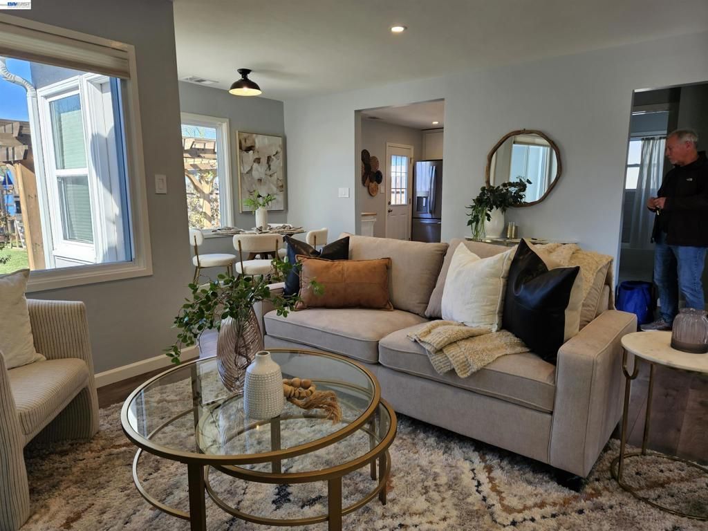 16129 Via Pinale, San Lorenzo, CA 94580 Main Photo