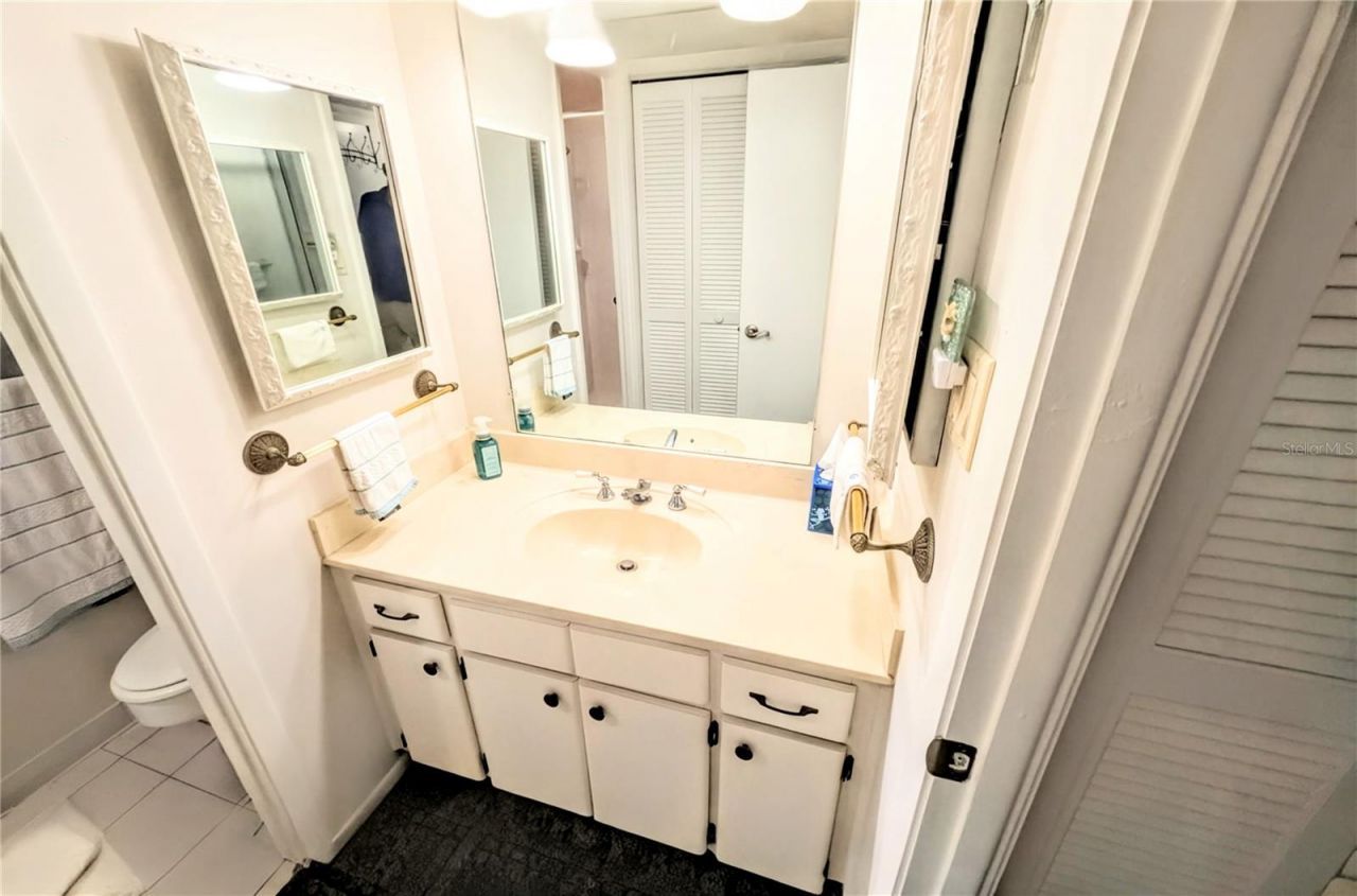 4822 Ocean Boulevard, Unit 5F, Sarasota, FL 34242 Photo