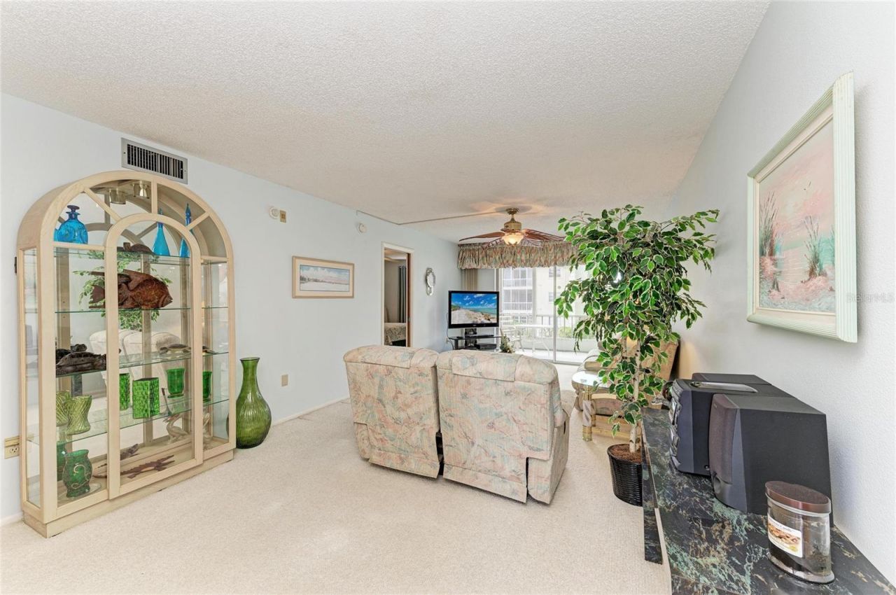 3983 Maceachen Boulevard, Unit 424, Sarasota, FL 34233 Photo