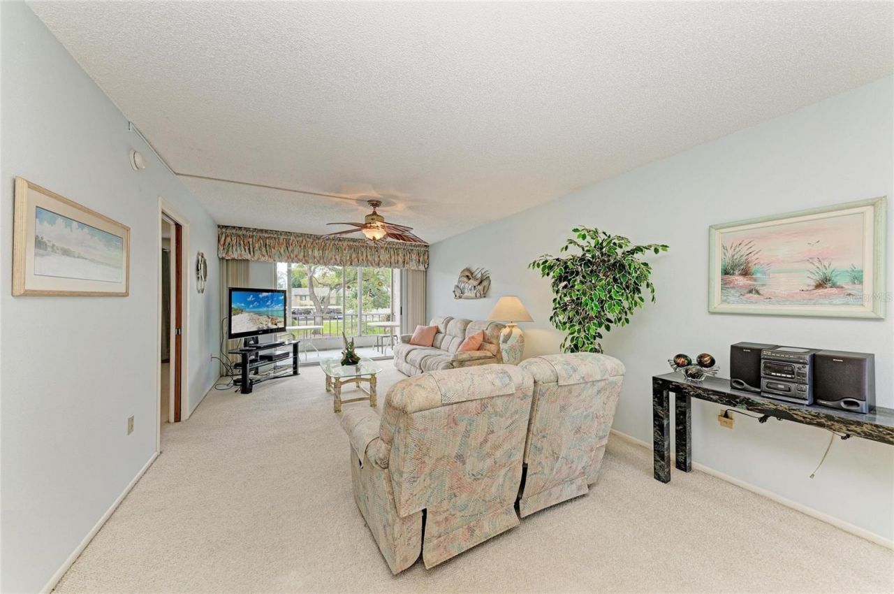 3983 Maceachen Boulevard, Unit 424, Sarasota, FL 34233 Photo