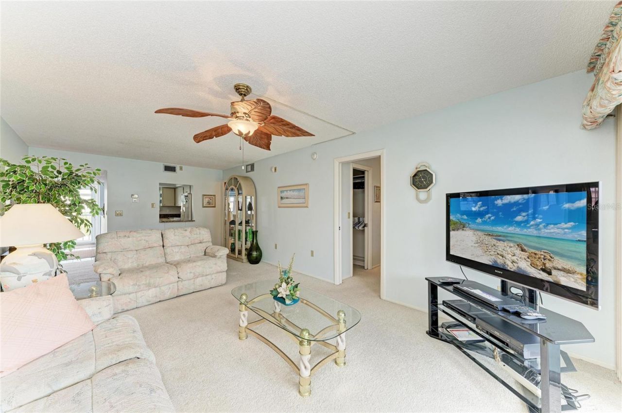 3983 Maceachen Boulevard, Unit 424, Sarasota, FL 34233 Photo