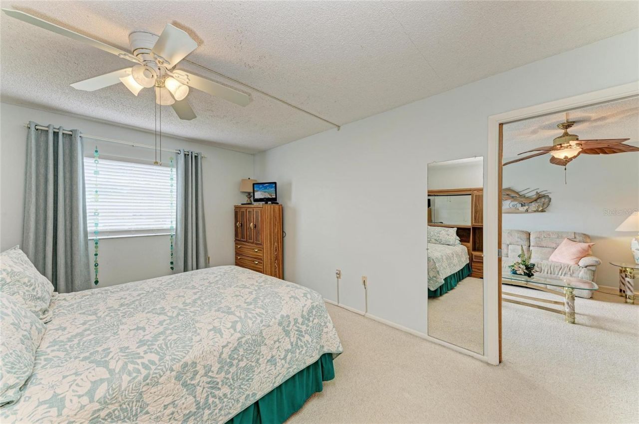 3983 Maceachen Boulevard, Unit 424, Sarasota, FL 34233 Photo