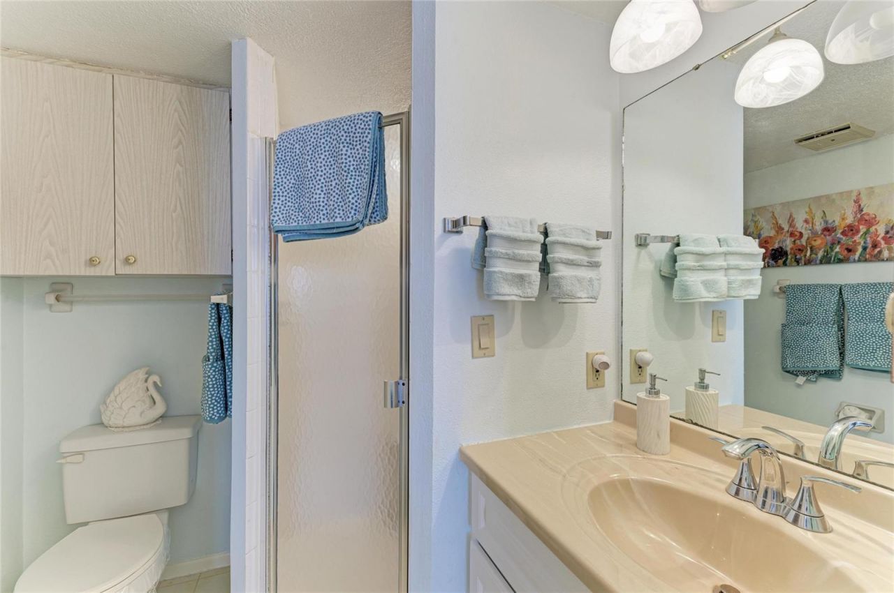 3983 Maceachen Boulevard, Unit 424, Sarasota, FL 34233 Photo