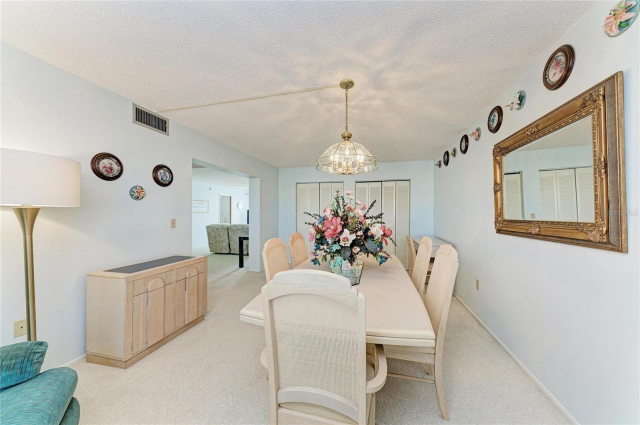 3983 Maceachen Boulevard, Unit 424, Sarasota, FL 34233 Photo