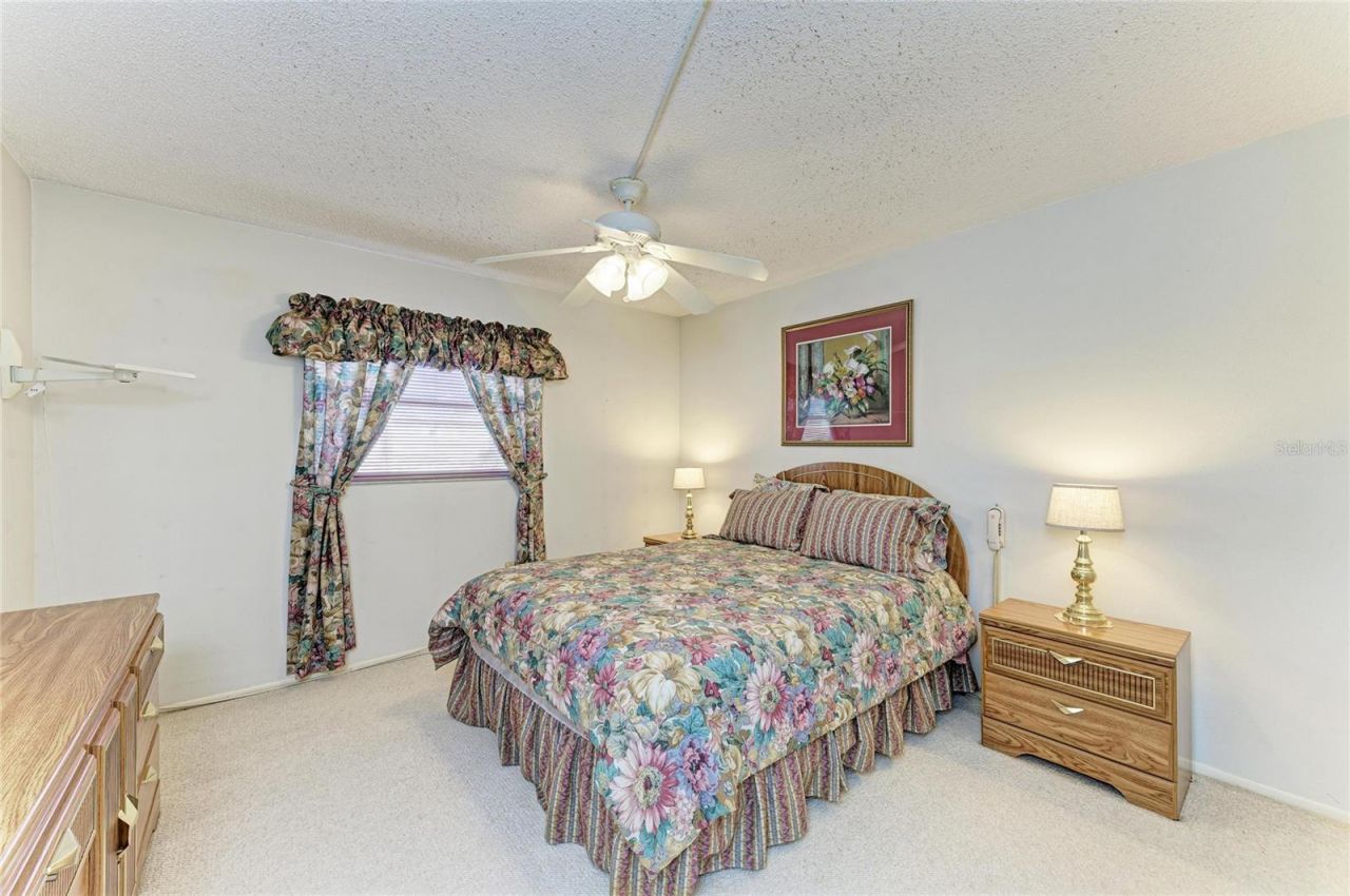 3983 Maceachen Boulevard, Unit 424, Sarasota, FL 34233 Photo