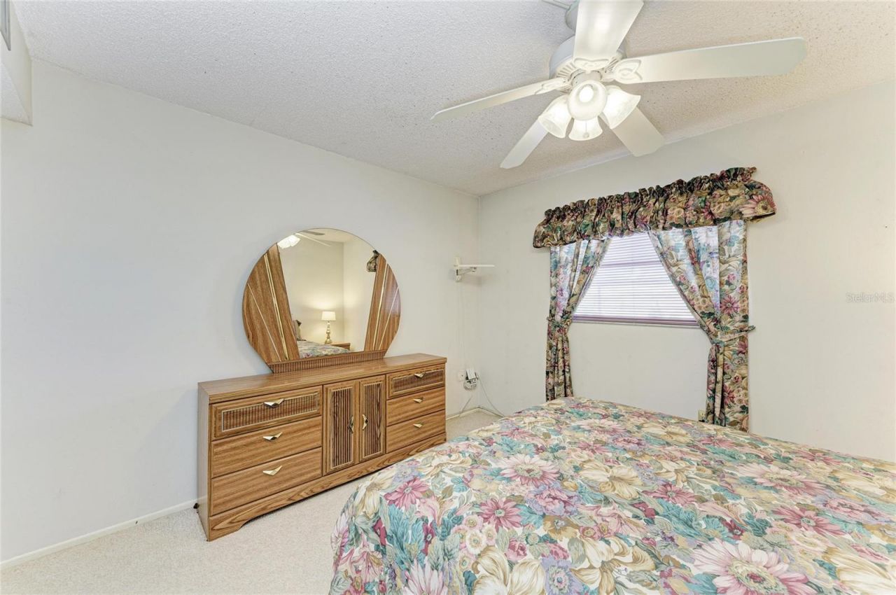 3983 Maceachen Boulevard, Unit 424, Sarasota, FL 34233 Photo