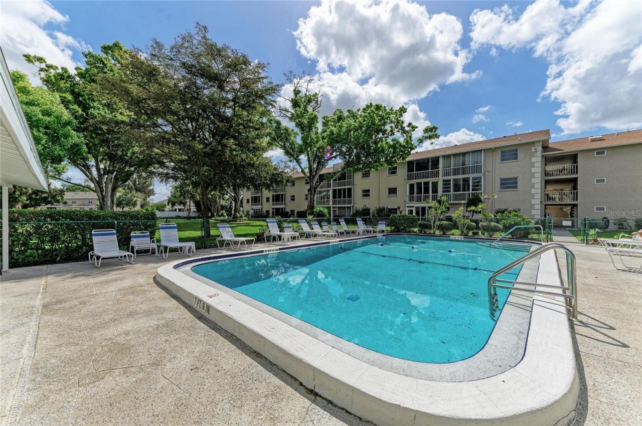 3983 Maceachen Boulevard, Unit 424, Sarasota, FL 34233 Photo