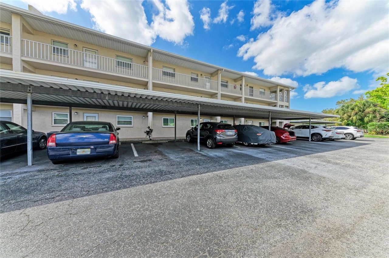 3983 Maceachen Boulevard, Unit 424, Sarasota, FL 34233 Photo