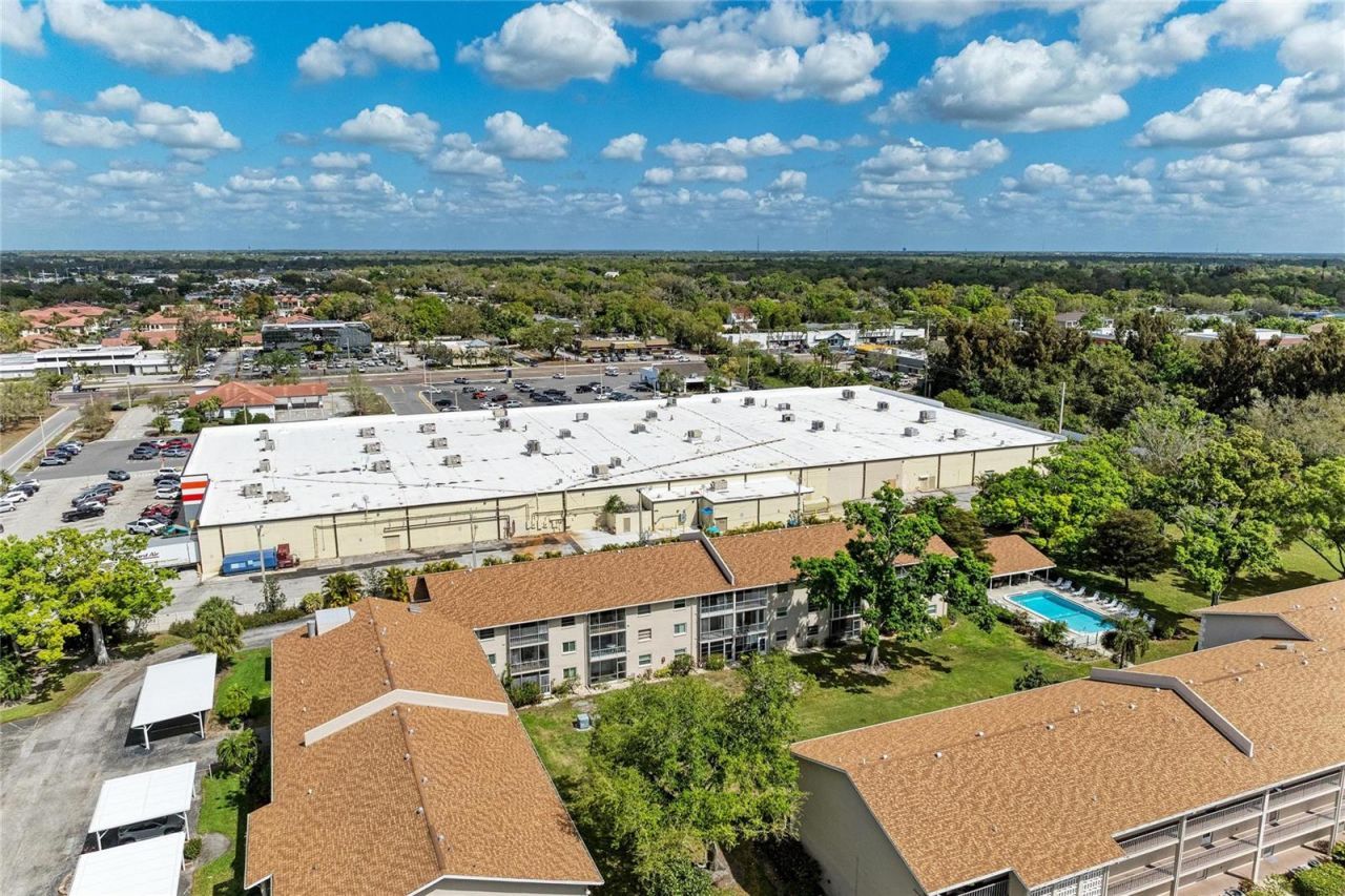 3983 Maceachen Boulevard, Unit 424, Sarasota, FL 34233 Photo
