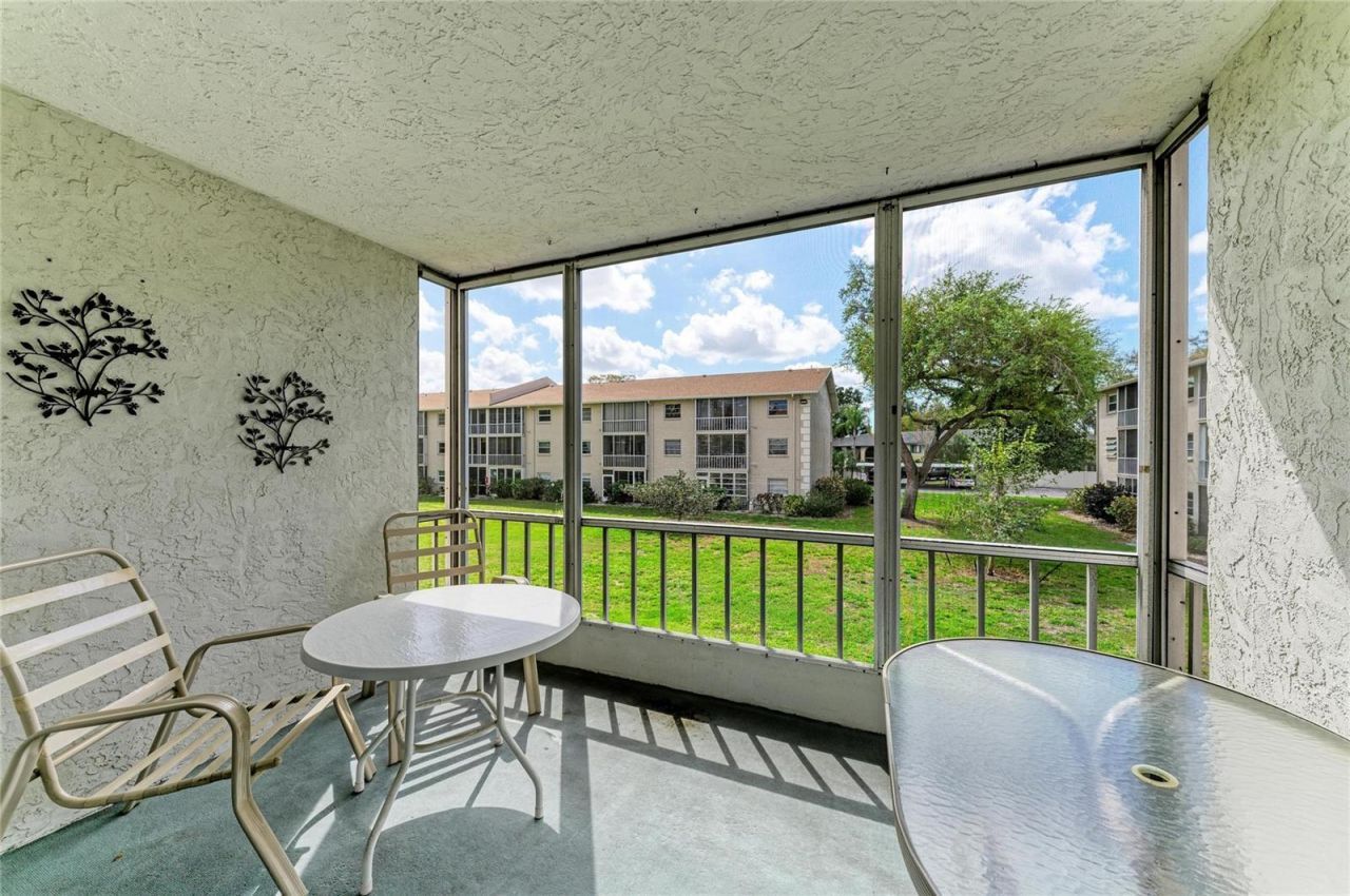 3983 Maceachen Boulevard, Unit 424, Sarasota, FL 34233 Photo