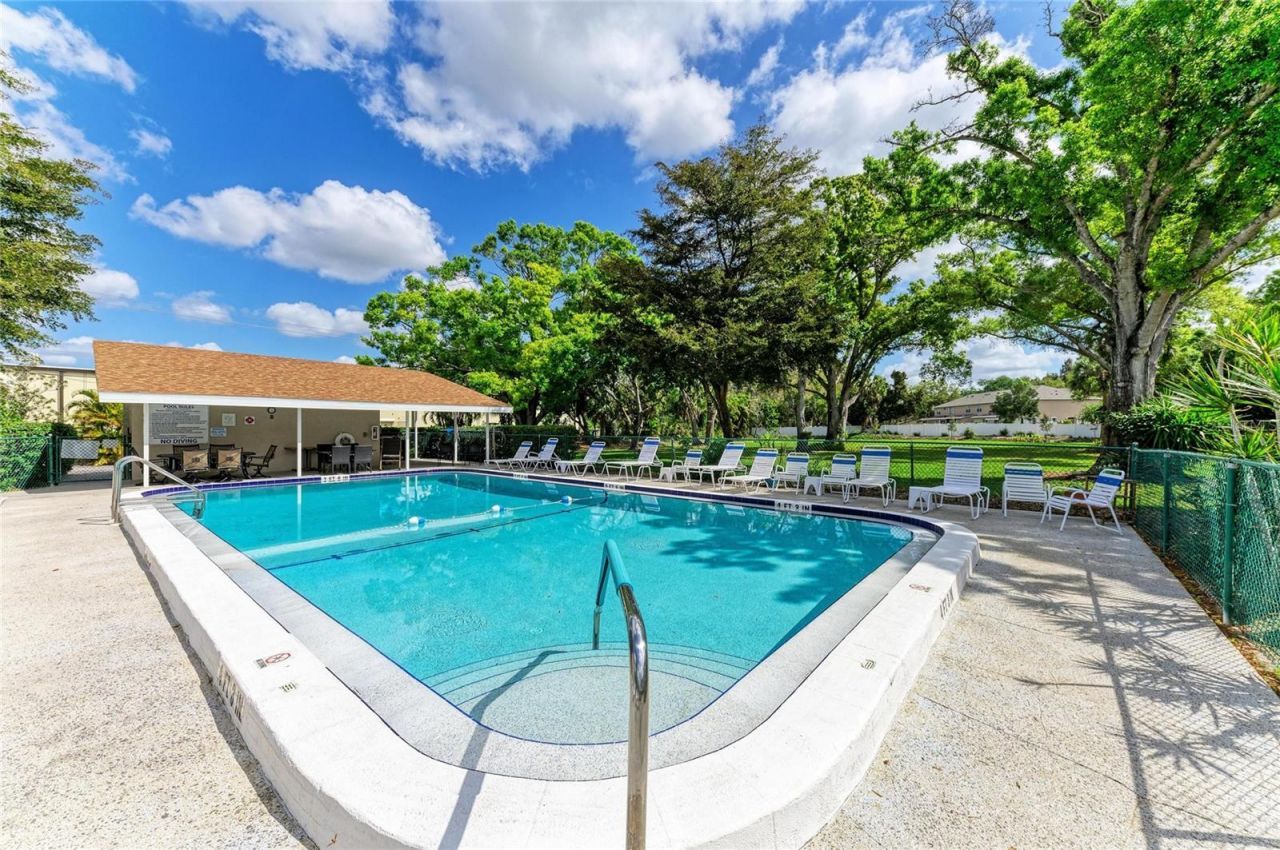 3983 Maceachen Boulevard, Unit 424, Sarasota, FL 34233 Photo