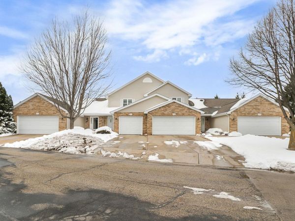 1084 Stonewood Crossing, Sun Prairie, WI 53590