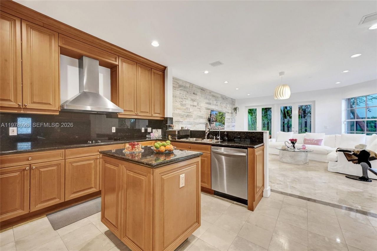 19413 38th Ct, Sunny Isles Beach, FL 33160 Photo